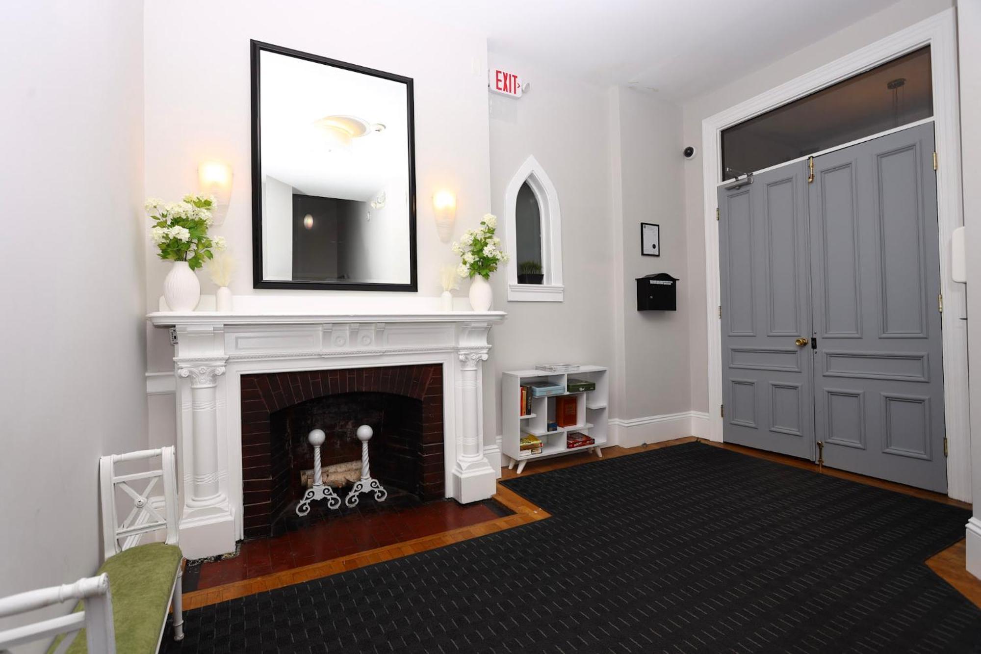 Stylish Studio On Newbury St, This Is Boston! #12 Экстерьер фото